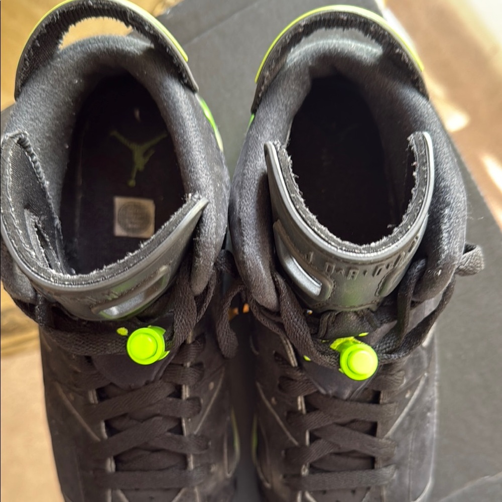 Jordan Retro 6 Black and Neon Green Sneakers - Picture 6 of 9
